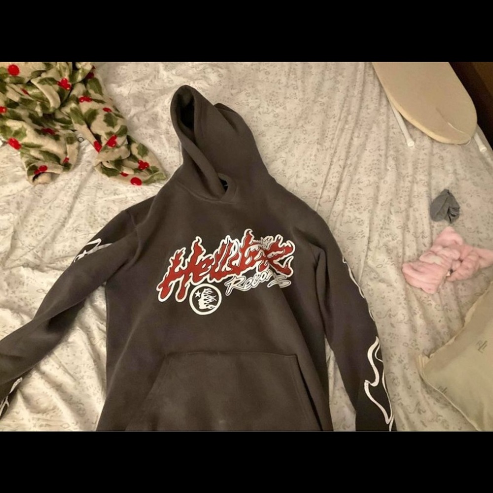HellStar Hoodie Too Big For Me